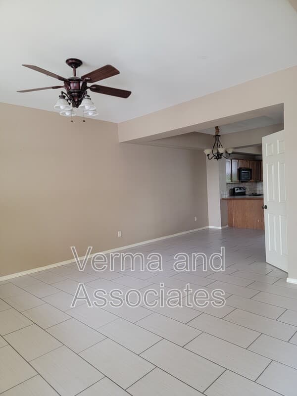 Centerton Townhome: 192 Fair St