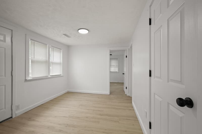 Muncie House: 2207 S Delawanda Ave