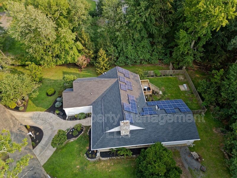 Morganville House: 17 Bauers Ln