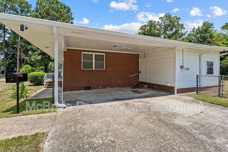 Augusta House: 1739 Cornell Drive