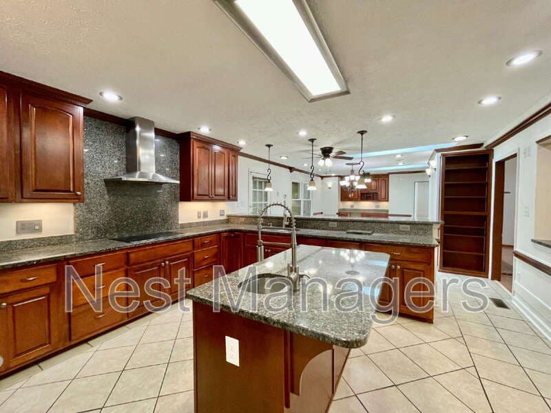 Fayetteville House: 5704 Kindley Dr