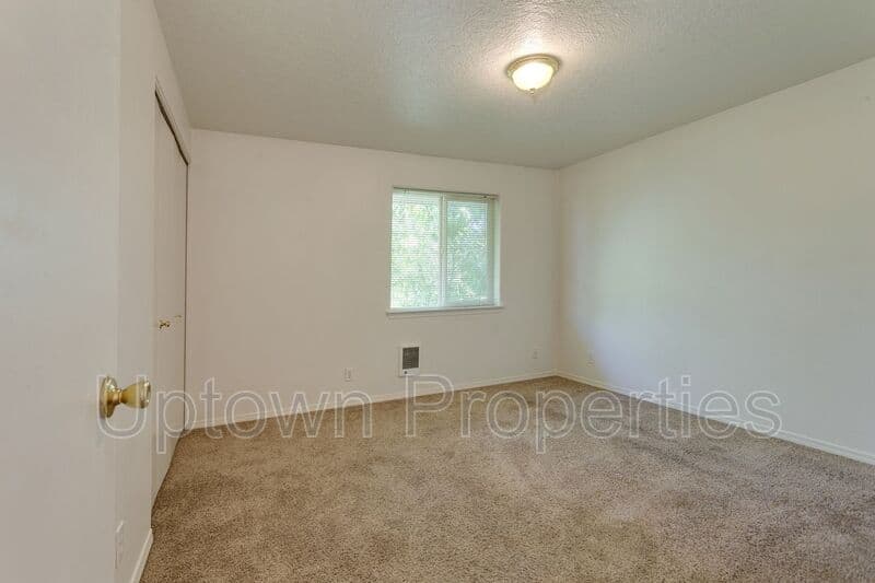 Portland House: 228 SE 106th Ave