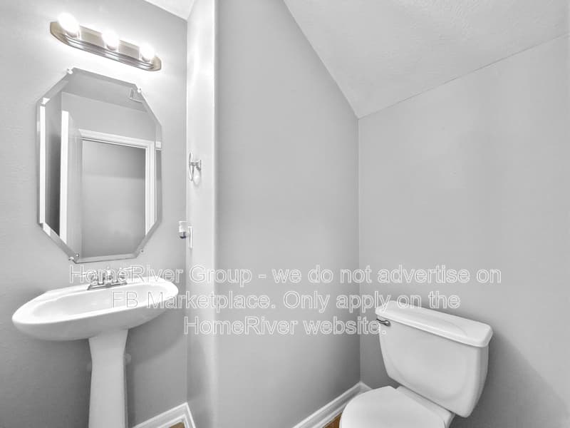 Houston House: 835 Forest Ivy Ln