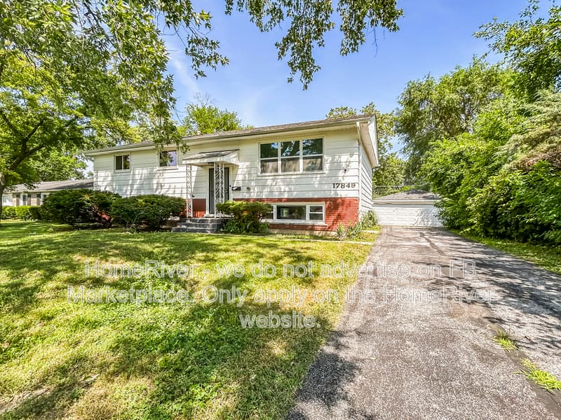 Country Club Hills House: 17849 John Ave