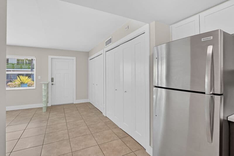 Naples Condo: 975 9th Ave S
