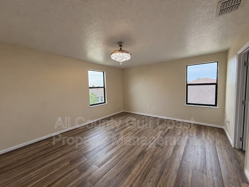 Palmetto House: 2234 10th Ave E