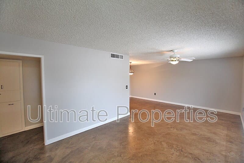 Sun City House: 9331 W Arrowhead Dr