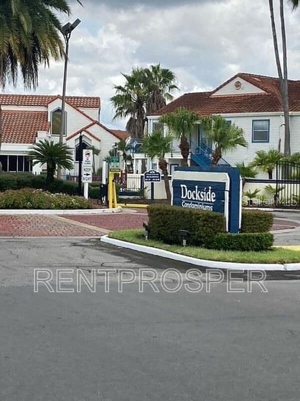 Orlando Condo: 2568 Woodgate Blvd
