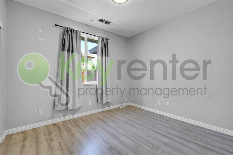 Lincoln House: 1740 Allenwood Circle