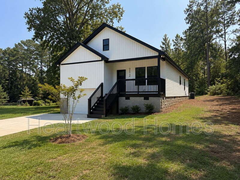 Columbia House: 212 Lincolnshire Boulevard