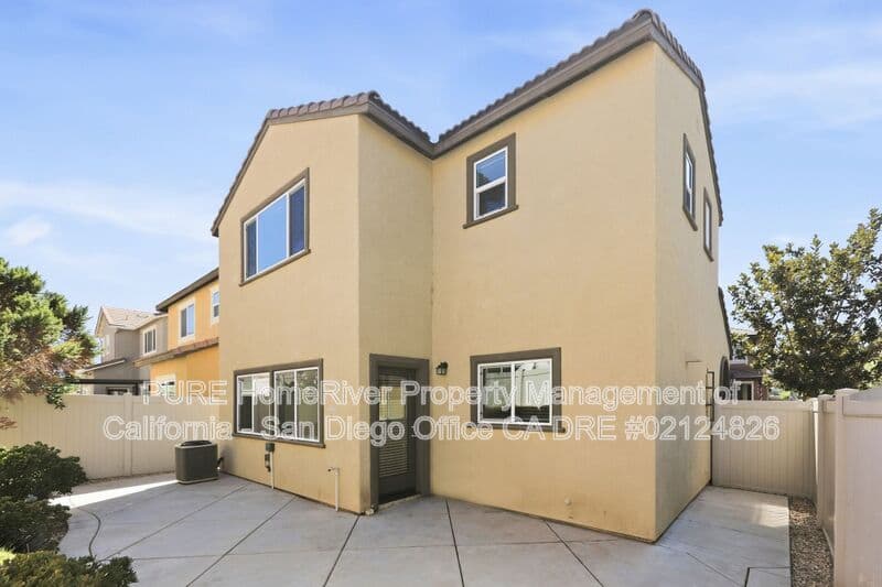 Fallbrook House: 223 Dun Blazer Way