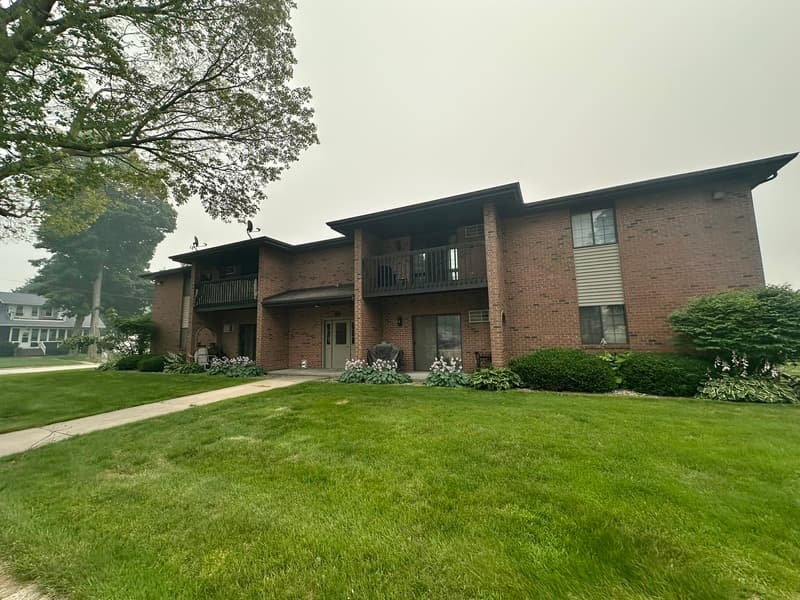 Seymour Condo: 230 Robbins Street - 6