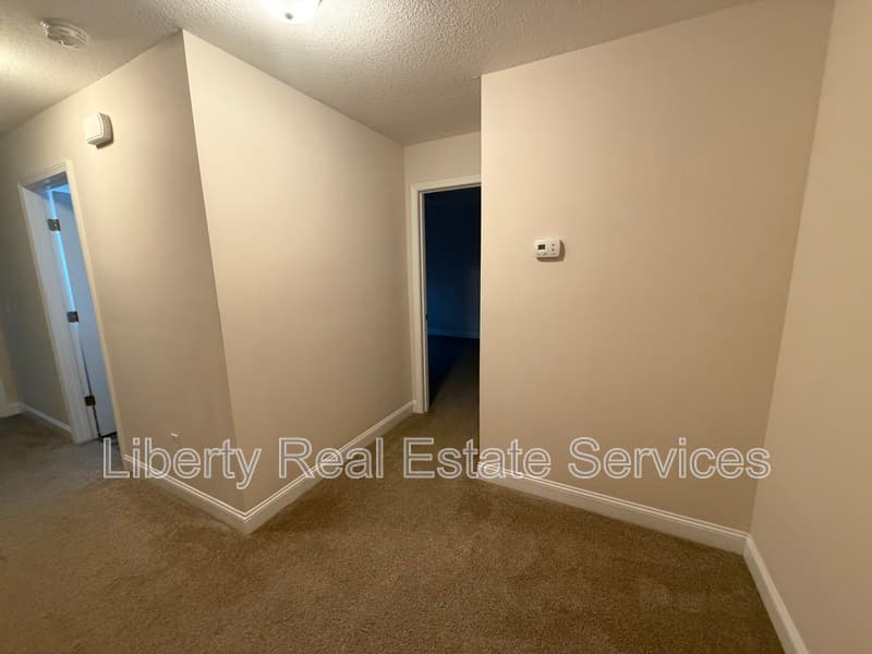 Hinesville House: 224 Whipple Ave