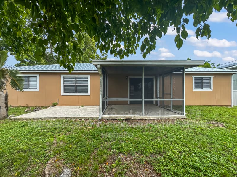 Cape Coral House: 1720 SW 3rd Pl