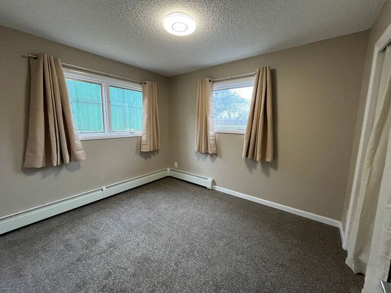 Anchorage House: 516 E 10th Ave