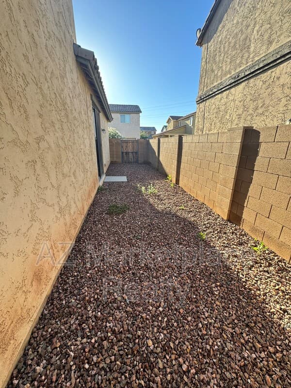 Laveen House: 7165 S. 48th Glen