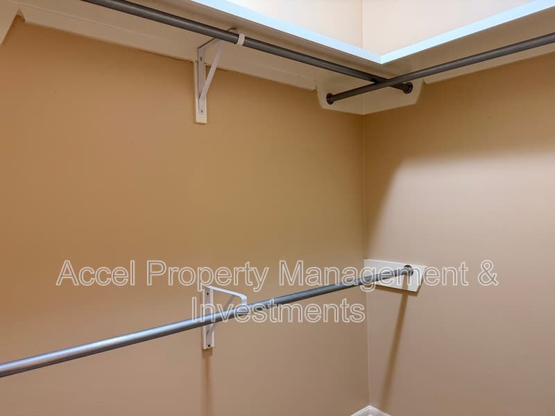 Alton Condo: 2600 E Garfield