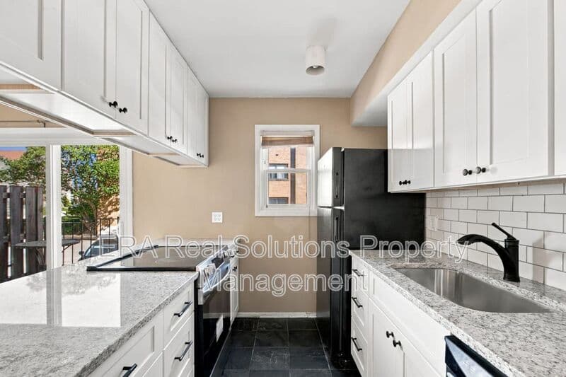 Cincinnati House: 2436 Grandview Ave.
