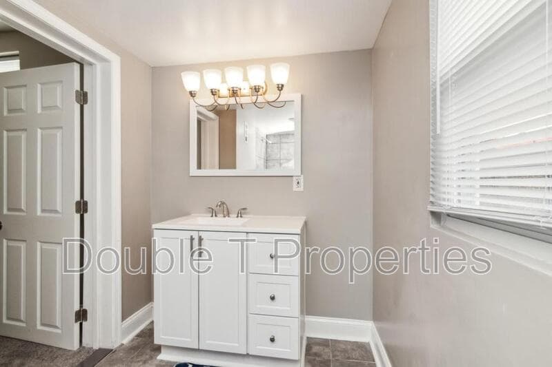 Baltimore Townhome: 737 N Chester St