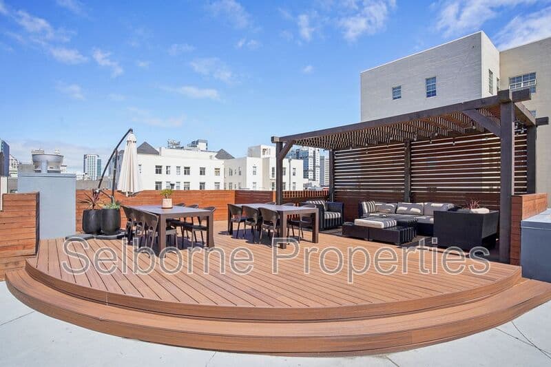 Oakland House: 1401 Jackson Street