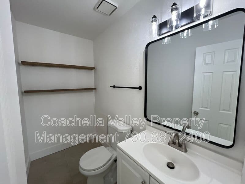 Cathedral City House: 32610 Pueblo Trl
