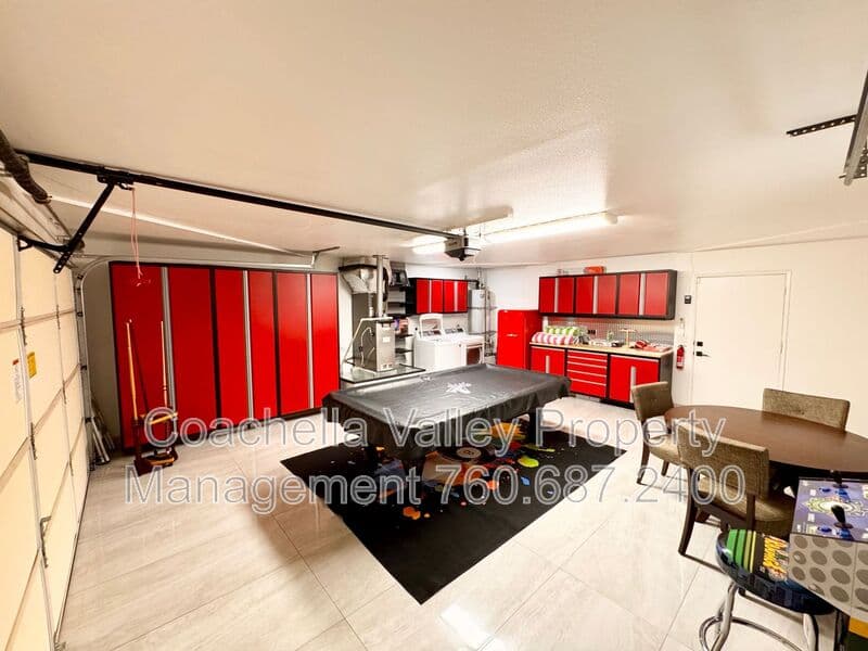 Palm Springs House: 2004 N San Antonio Rd