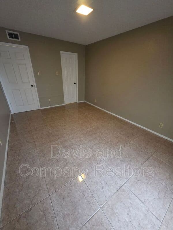 Midland Condo: 4800 Country Club Dr