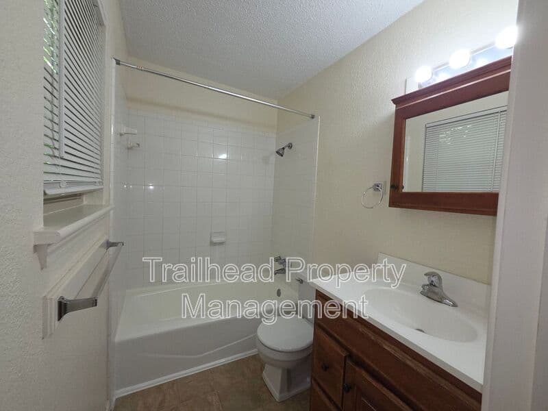 Independence House: 1314 E Frederick St