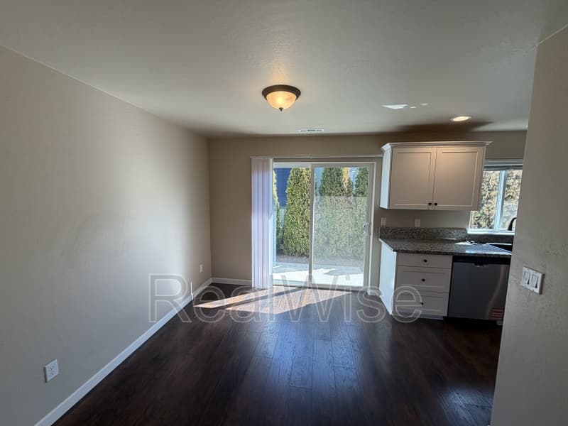 Grants Pass Condo: 124 SW Jenn Way