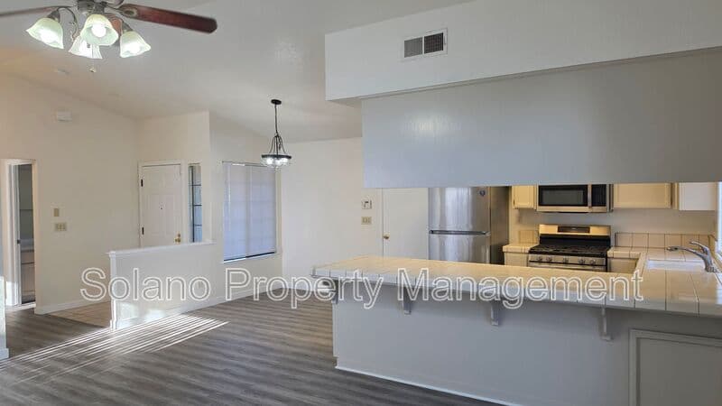 Vacaville House: 376 Marna Dr.