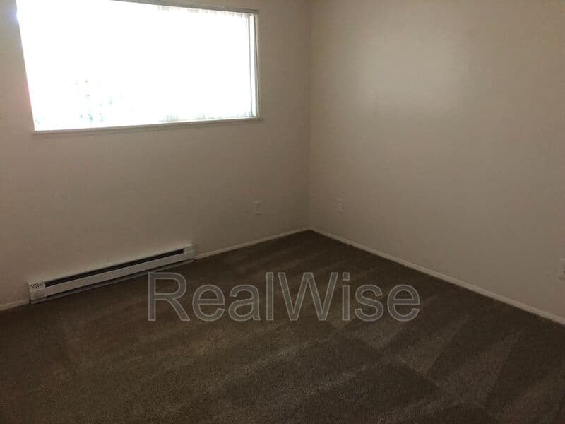 Portland Condo: 13423 SE Stark St