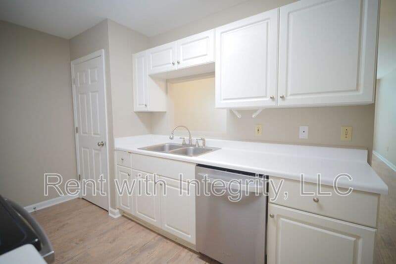 Tallahassee House: 2414 Manzanita Court