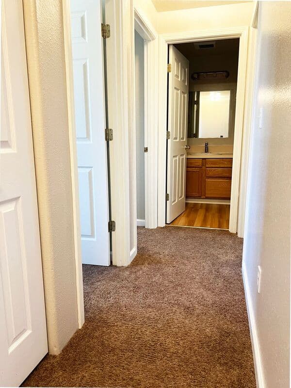 Springfield Townhome: 782 North Cloverleaf Loop
