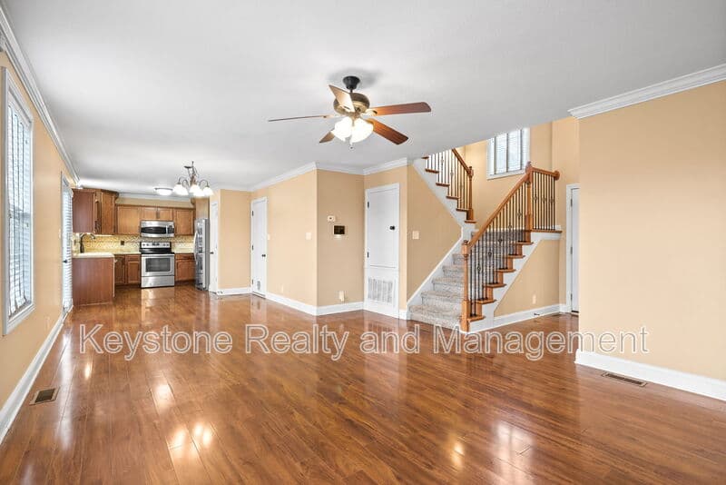 Clarksville House: 982 Big Sky Drive