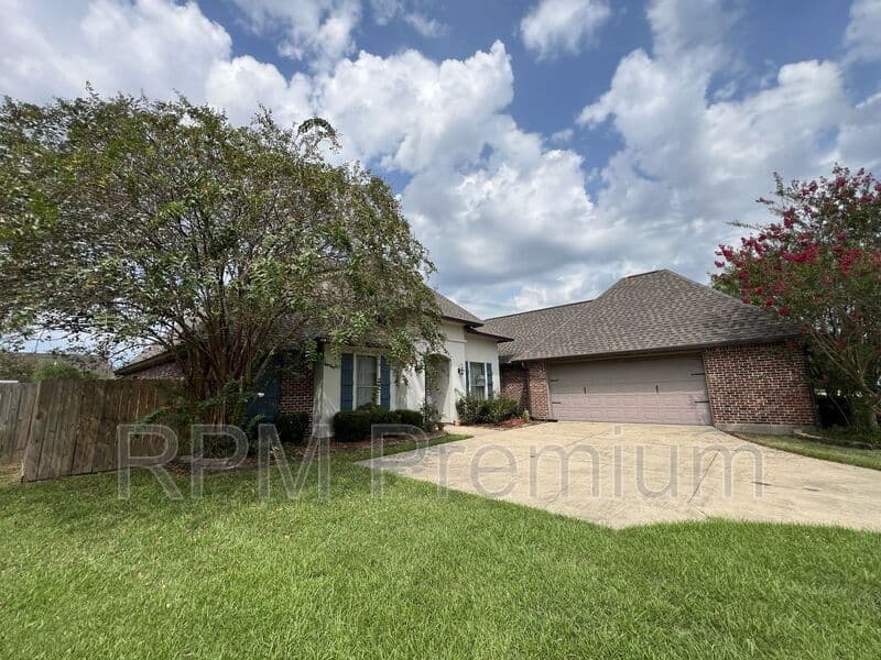 Zachary House: 7335 Oakview Dr.