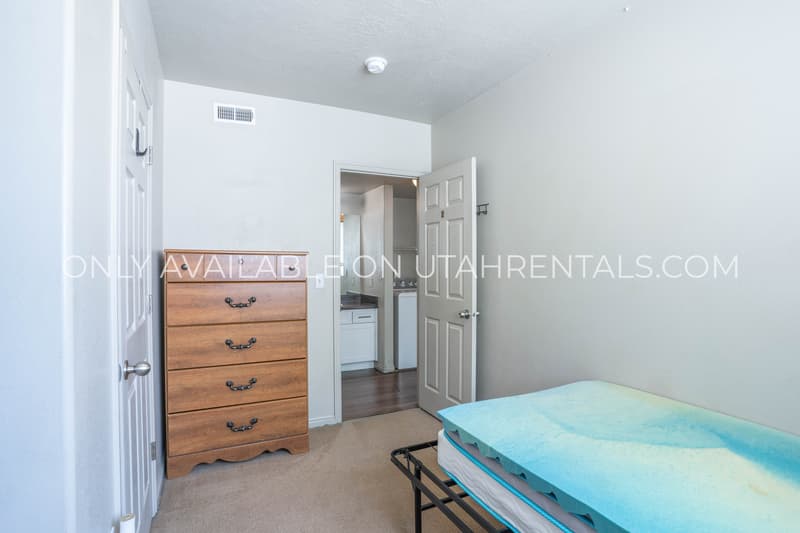 Provo House: 884 E 700 N