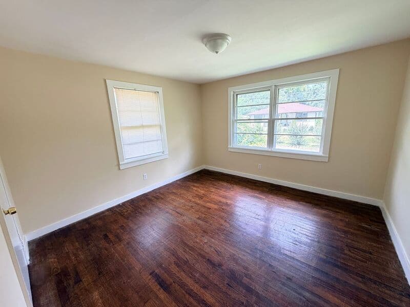 Birmingham House: 4217 43rd Avenue N