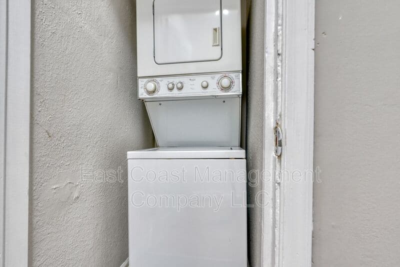 Baltimore Condo: 5906 The Alameda