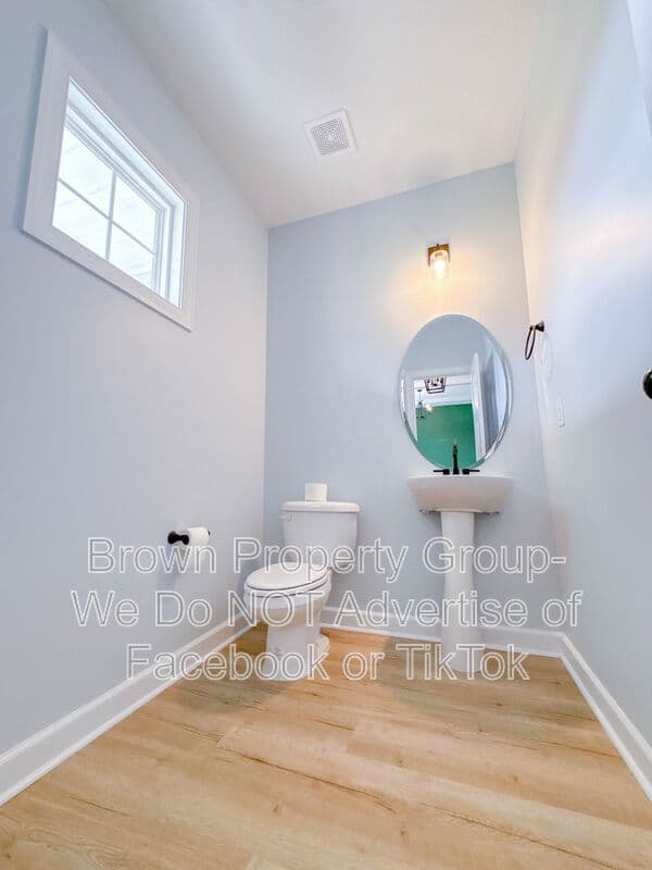 Raeford House: 300 St. Matthews Church Rd
