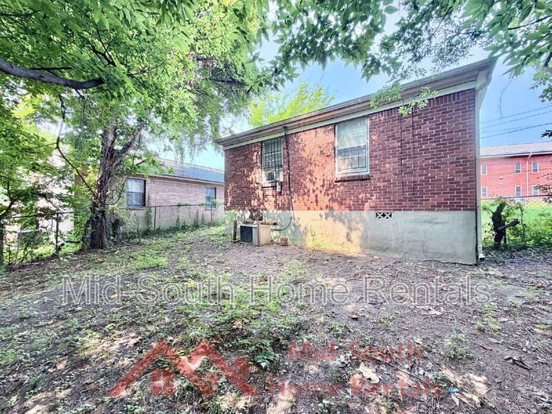 Memphis House: 1596 Pennsylvania St