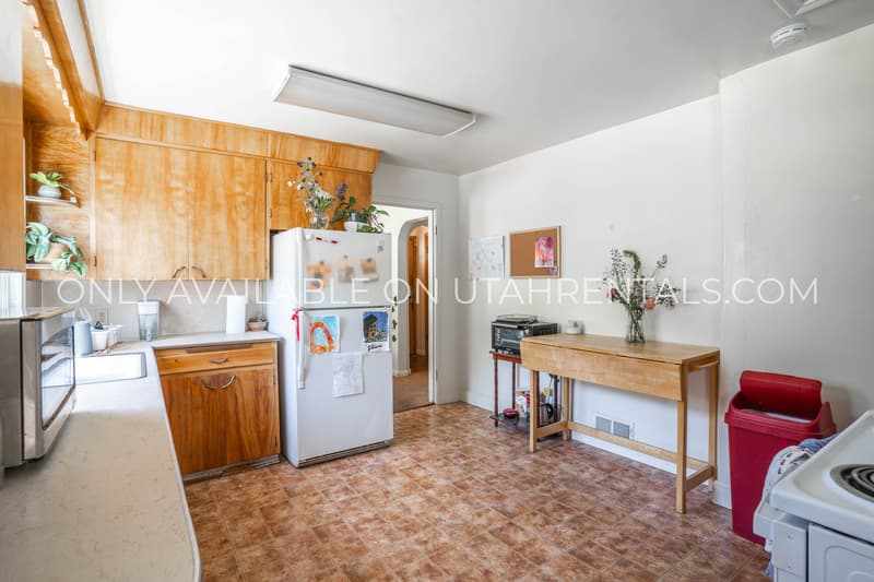 Provo House: 545 E 400 N