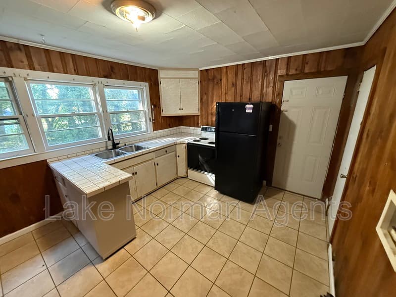 Lenoir Condo: 3364 Clay Court