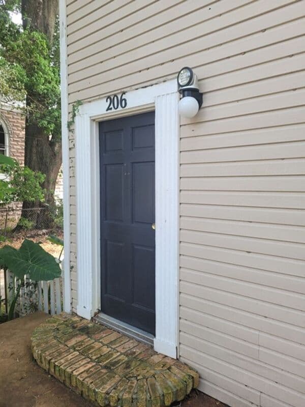 Deland Condo: 206 E Howry Ave