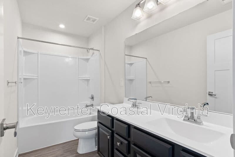 Smithfield House: 125 Asbury Way