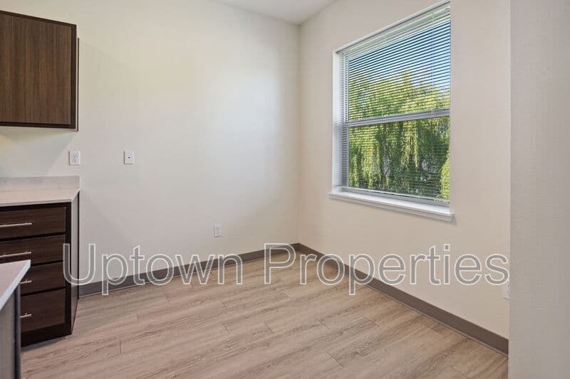 Fairview House: 2655 NE 205th Ave