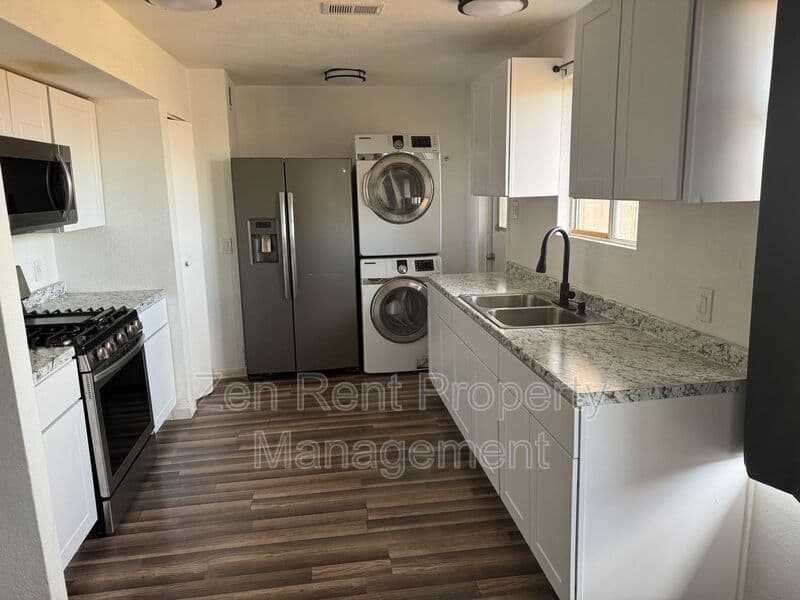 Coolidge House: 940 N Sonora Street