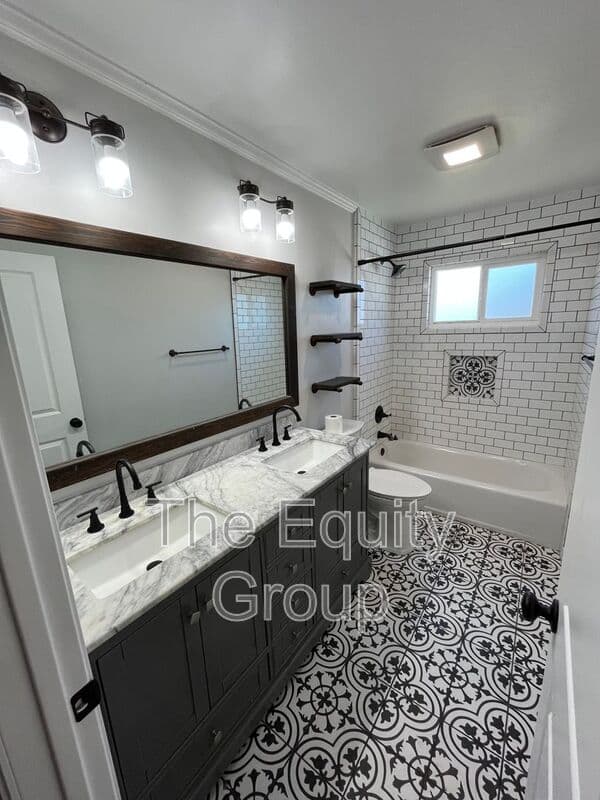 Porterville House: 1930 N Maston St