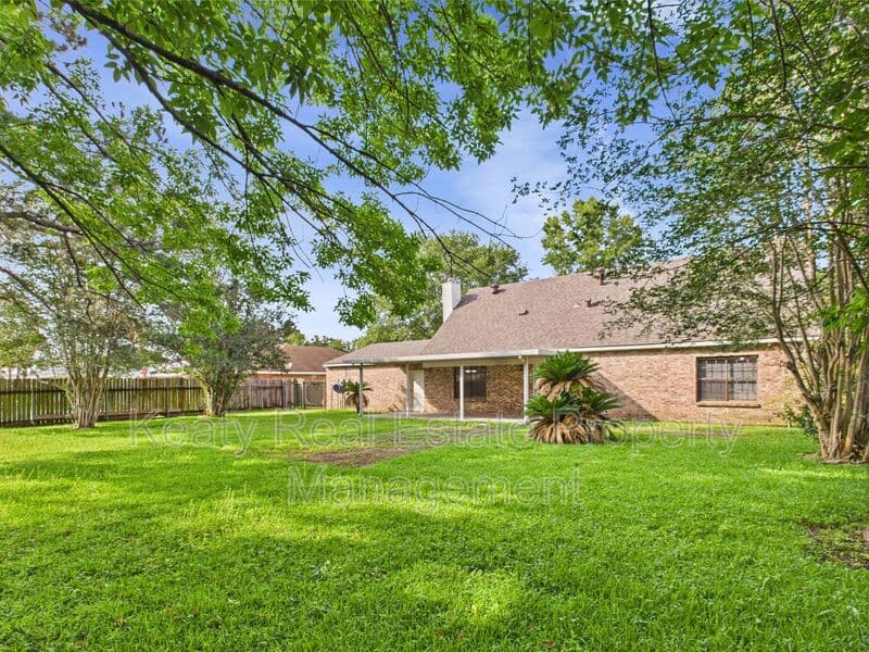 Lafayette House: 300 Quail Drive