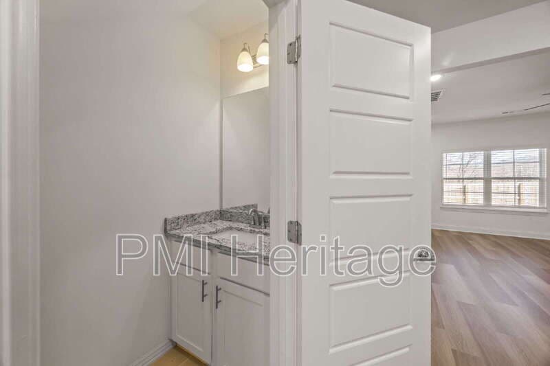 Bentonville House: 5802 Southwest Teppee Avenue