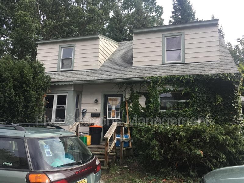 Burlington Condo: 14 Dans Court - 14